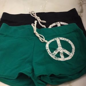 🩲🩲Green and Black ☮️ Shorts 🩲🩲